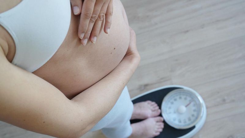 Tăng cân cũng là một trong số các nguyên nhân khiến bạn bị đau xương cụt