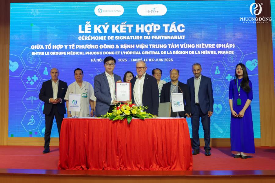 Đoàn chuyên gia y tế công hoà Pháp và Tổ hợp y tế Phương Đông ký kết trao đổi chuyên môn và mở rộng hợp tác
