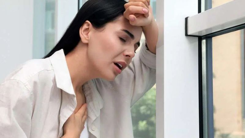 Nang hố lưỡi thanh thiệt chèn ép có thể khiến người bệnh cảm thấy khó thở