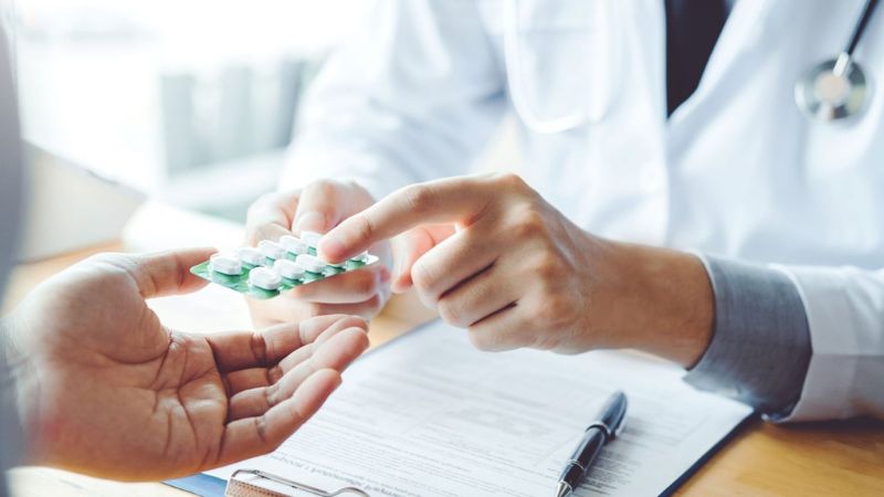 Dùng thuốc là một trong số các cách điều trị phổ biến nhất