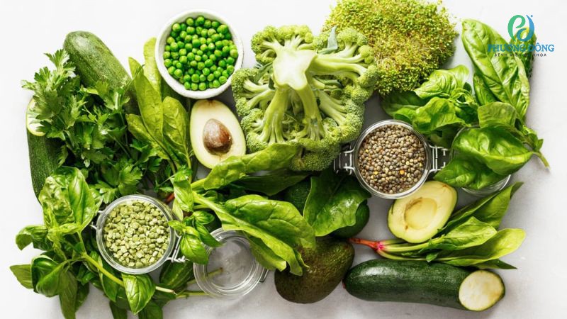 Rau xanh là thực phẩm giàu vitamin, khoáng chất tốt cho viêm amidan