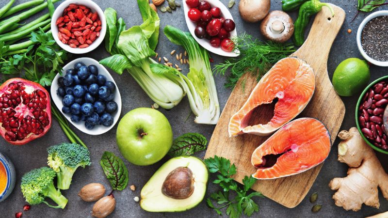 Thiếu hụt các chất dinh dưỡng trong chế độ ăn có thể khiến bạn gặp các vấn đề xương khớp
