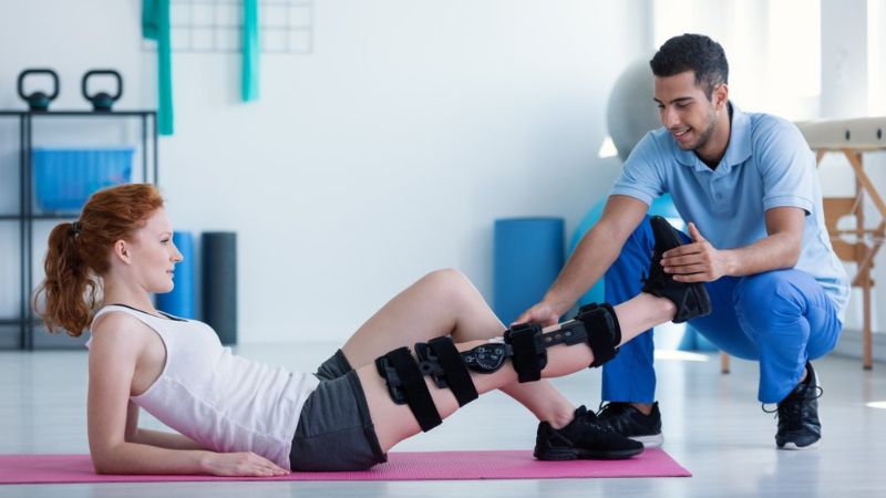 Vật lý trị liệu cũng là cách hỗ trợ điều trị bệnh hiệu quả