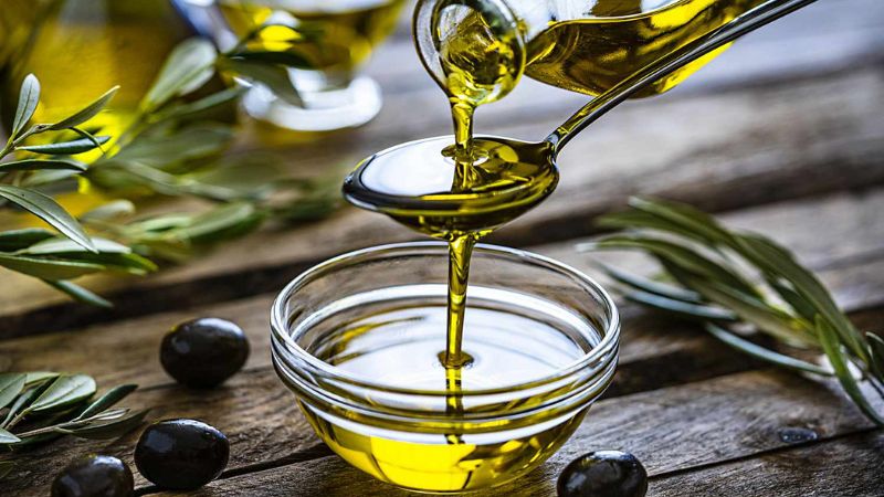 Bạn nên bổ sung dầu oliu vào bữa ăn hàng ngày