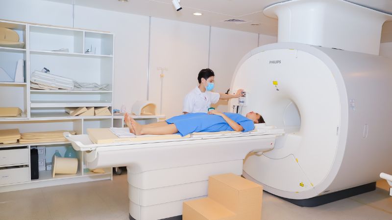 Chụp cộng hưởng từ là phương pháp chẩn đoán phù tủy xương hiệu quả cao