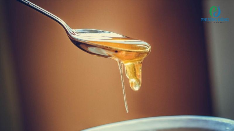 Ngậm mật ong giúp làm giảm cơn đau ở lưỡi
