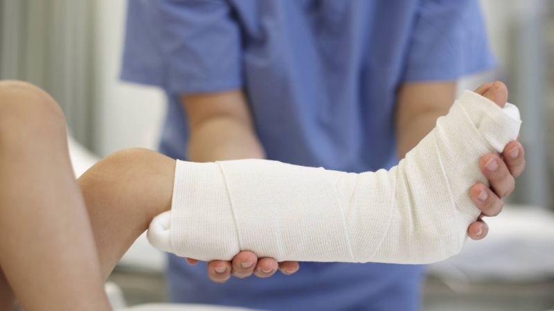 Sau khi sơ cứu, hãy đưa người bị thương đến Bệnh viện gần nhất