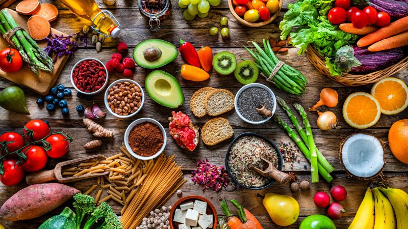 Bạn nên tích cực bổ sung các loại vitamin và khoáng chất trong các bữa ăn hàng ngày