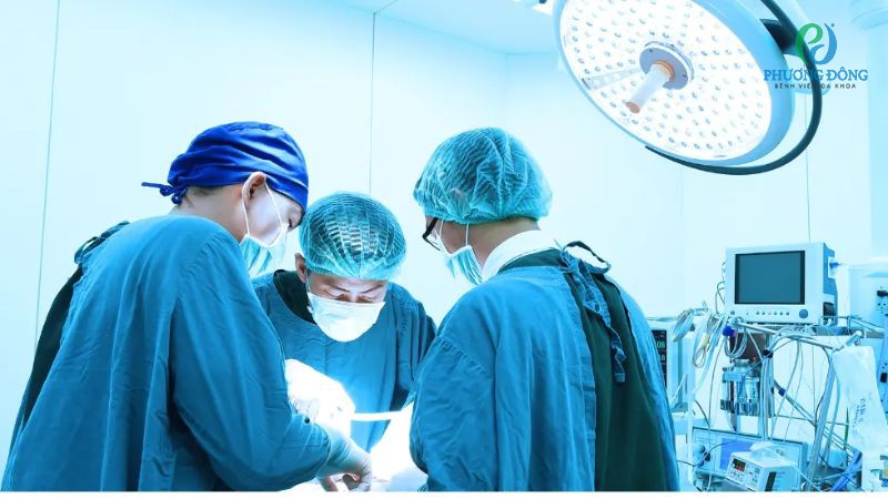 Phẫu thuật xâm lấn với những trường hợp nhô xương cụt nghiêm trọng