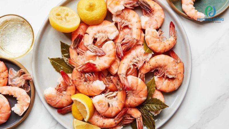 Bác sĩ giải đáp: Bị gãy xương có nên ăn tôm không?