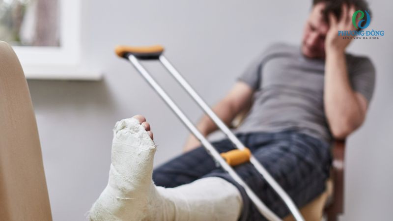 Yếu tố ảnh hưởng đến thời gian hồi phục gãy xương cẳng chân