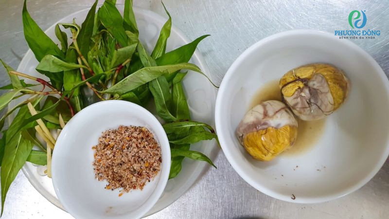Bệnh nhân gãy xương có thể ăn trứng vịt lộn với lượng vừa phải