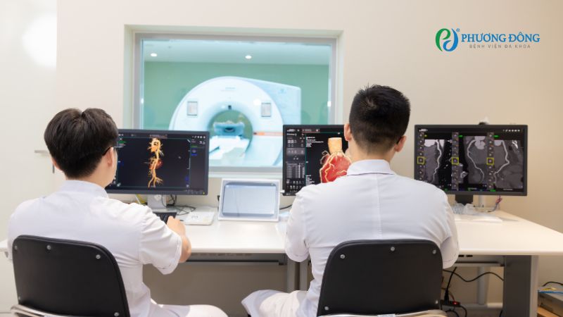 Ảnh chụp từ phòng điều khiển máy CT đếm Photon tại Bệnh viện Đa khoa Phương Đông