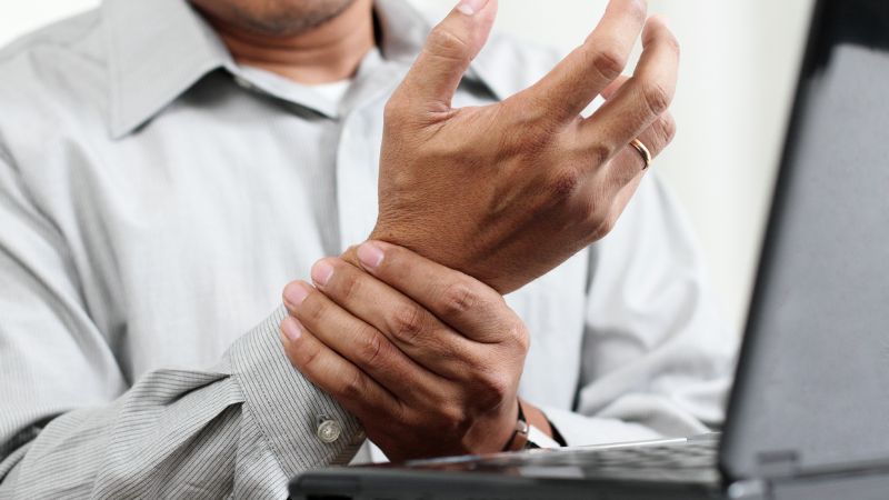 Chỉ định phẫu thuật sẽ được đưa ra nếu bệnh nhân bị rối loạn cảm giác