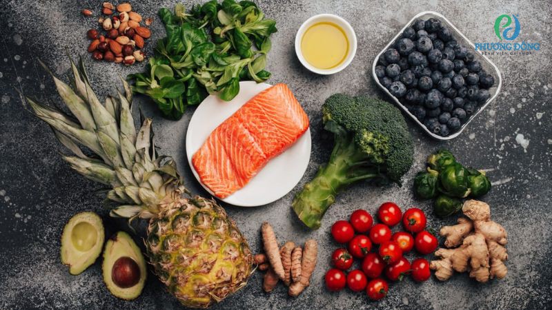 Người bệnh thoát vị đĩa đệm cột sống nên bổ sung omega-3 từ các loại cá béo