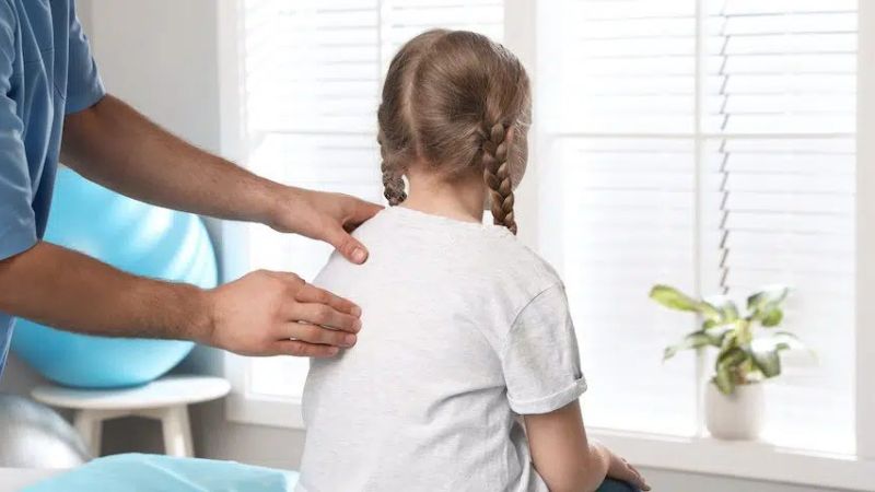 Bệnh nhân sẽ được khám ngoài và chụp X quang nếu cần