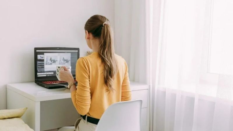 Bạn nên thiết kế góc học tập và rèn luyện tư thế ngồi đúng