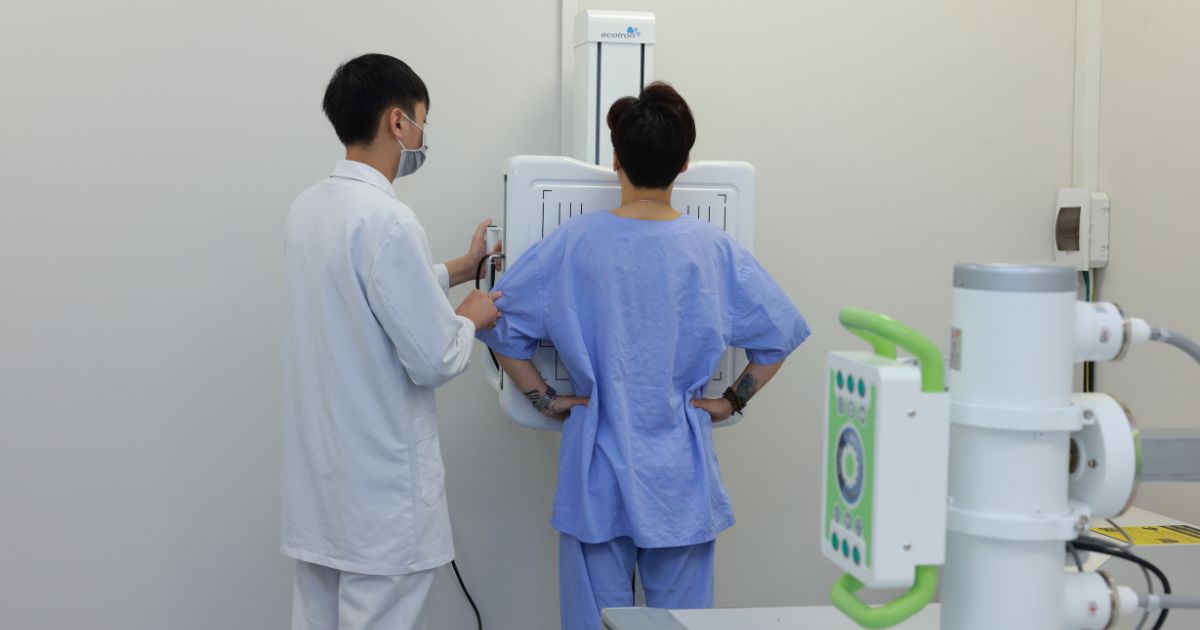 Bệnh nhân có thể phải chụp X Quang để xác định chính xác vị trí, hình dạng và mức độ di lệch của ổ gãy