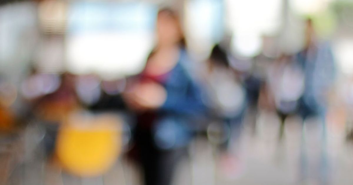 Giác mạc bị rách có thể khiến người bệnh nhìn mờ, nhìn kém 