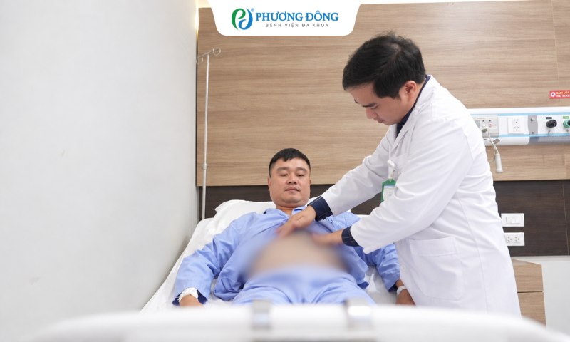 Để hỗ trợ anh Bộ nhanh chóng lấy lại tinh thần, ThS.BSNT Hà Văn Hồng đã liên tục đến thăm khám và động viên anh.