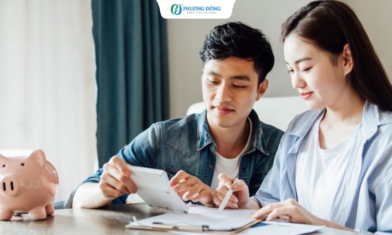 Chi phí và tài chính là một trong những yếu tố cần cân nhắc trong việc tinh trùng yếu nên làm IUI hay IVF