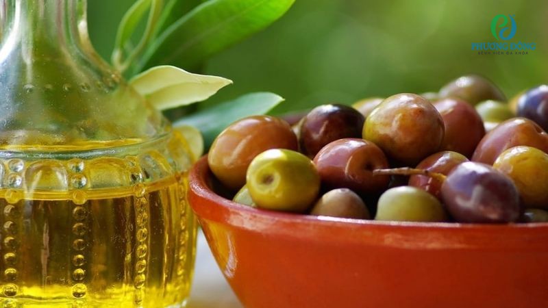 Thêm dầu oliu vào chế độ ăn để tránh tình trạng khô khớp