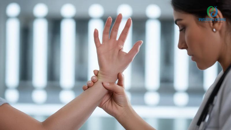 Phương pháp khám lâm sàng bướu hoạt dịch cổ tay