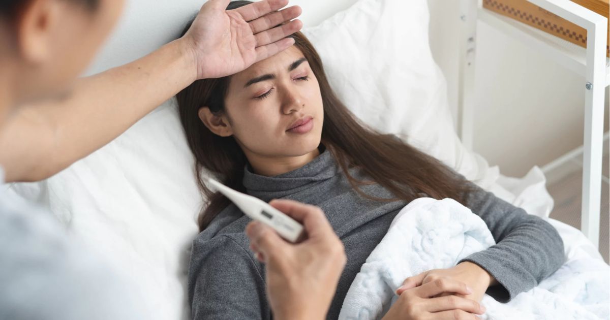 Sốt cao kéo dài có thể cảnh báo các bất thường ở cột sống