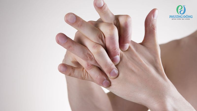 Dấu hiệu nhận biết các khớp ngón tay bị ứ đọng dịch bên trong