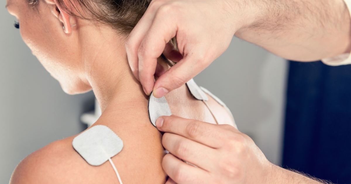 Để hỗ trợ phục hồi cơ, người bệnh có thể được điều trị bằng sóng siêu âm