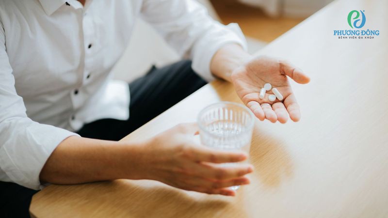 Điều trị cườm nước góc mở nguyên phát bằng thuốc tác động tại chỗ hoặc toàn thân