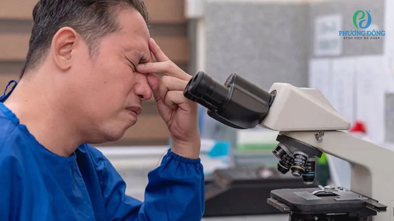 Hỏi đáp chuyên khoa Mắt: Nhìn kính hiển vi nhiều có hại mắt không?