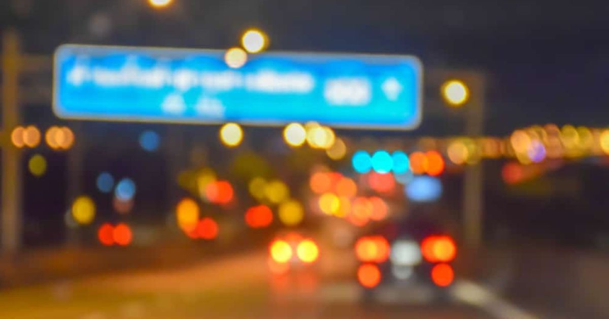 Sẹo giác mạc có thể gây ra triệu chứng nhìn mờ 