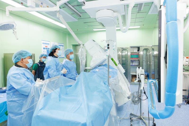 Bệnh viện Đa khoa Phương Đông thực hiện can thiệp tim mạch