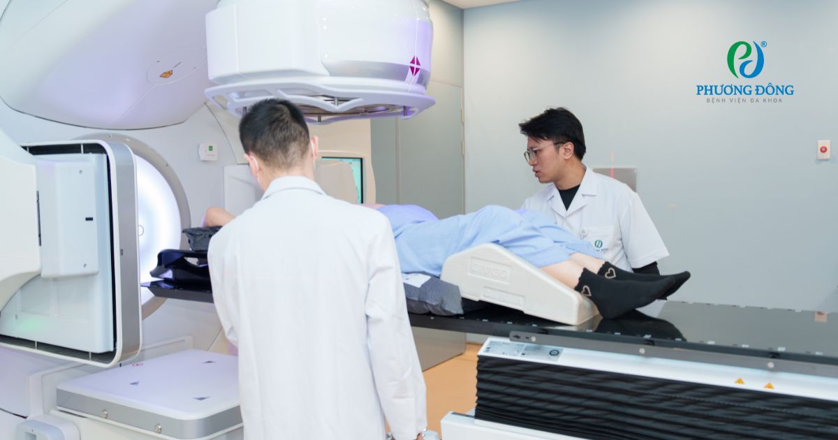 Máy gia tốc tuyến tính VERSA HD điều chỉnh tia xạ tập trung vào khối u, rút ngắn quá trình xạ trị chỉ mất 10 - 20 phút/ buổi