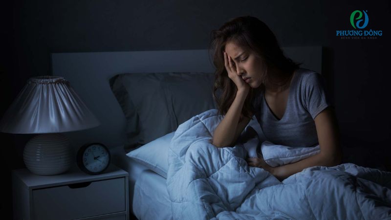 Hỏi đáp chuyên khoa Mắt: Viêm dị ứng kết mạc có gây mất ngủ không?