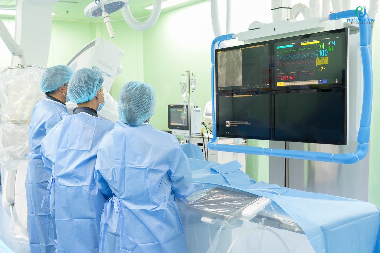 Bệnh viện Phương Đông: Can thiệp stent thế hệ mới cứu bệnh nhân tắc mạch vành nguy kịch