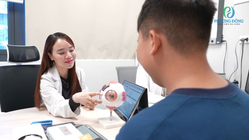 Bệnh nhân chẩn đoán, đánh giá sức khoẻ đồng tử tại Bệnh viện Đa khoa Phương Đông