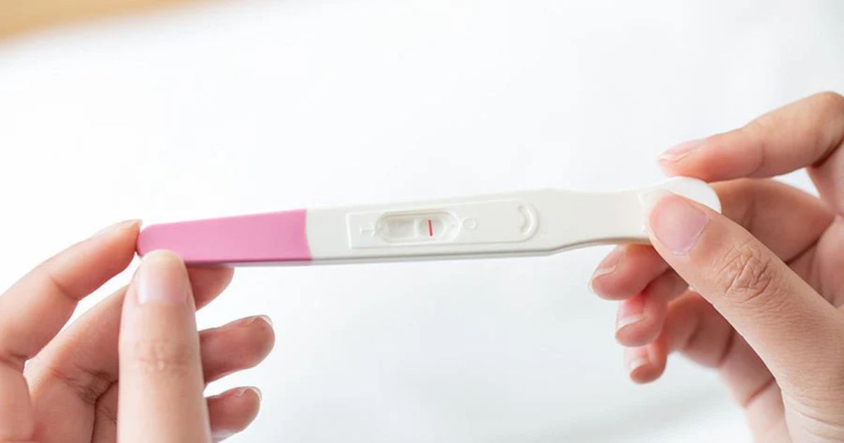 Trong trường hợp này, bạn nên theo dõi chu kỳ kinh và mua que thử thai 