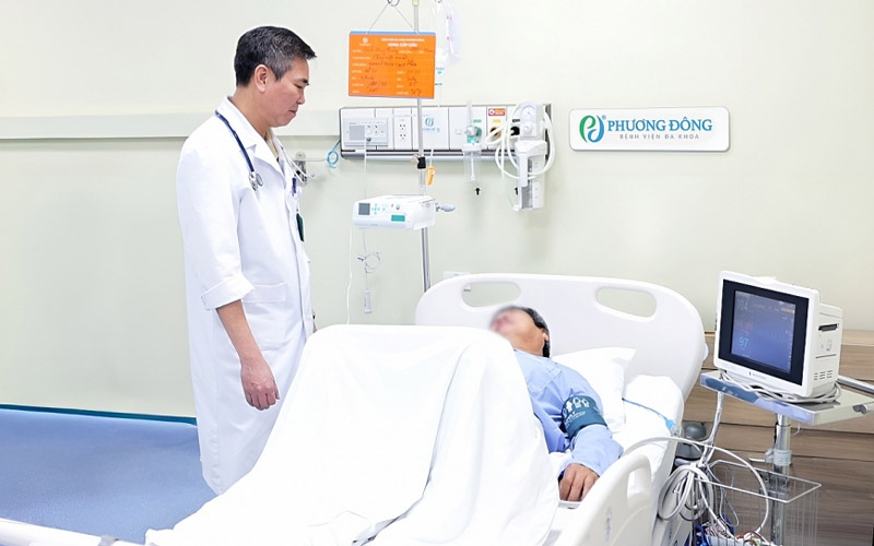 Ngạt mũi và táo bón kéo dài, người đàn ông ngỡ ngàng nhận 