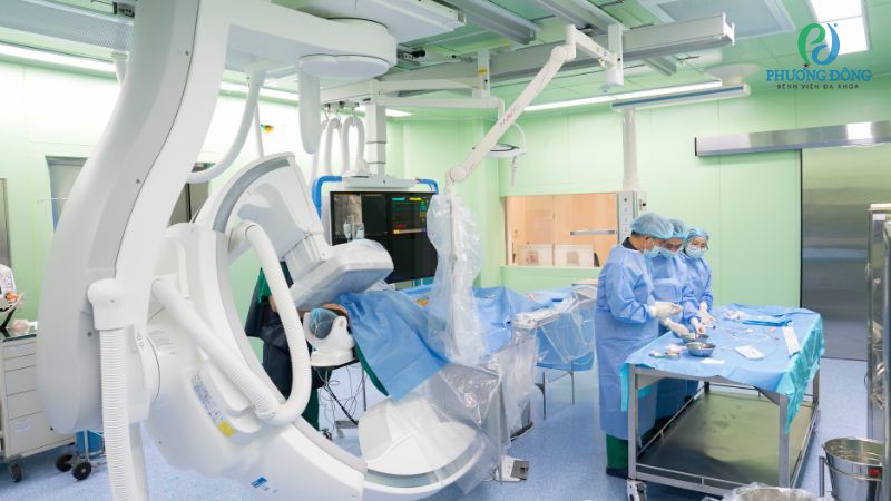 Can thiệp đặt stent tại Bệnh viện Đa khoa Phương Đông