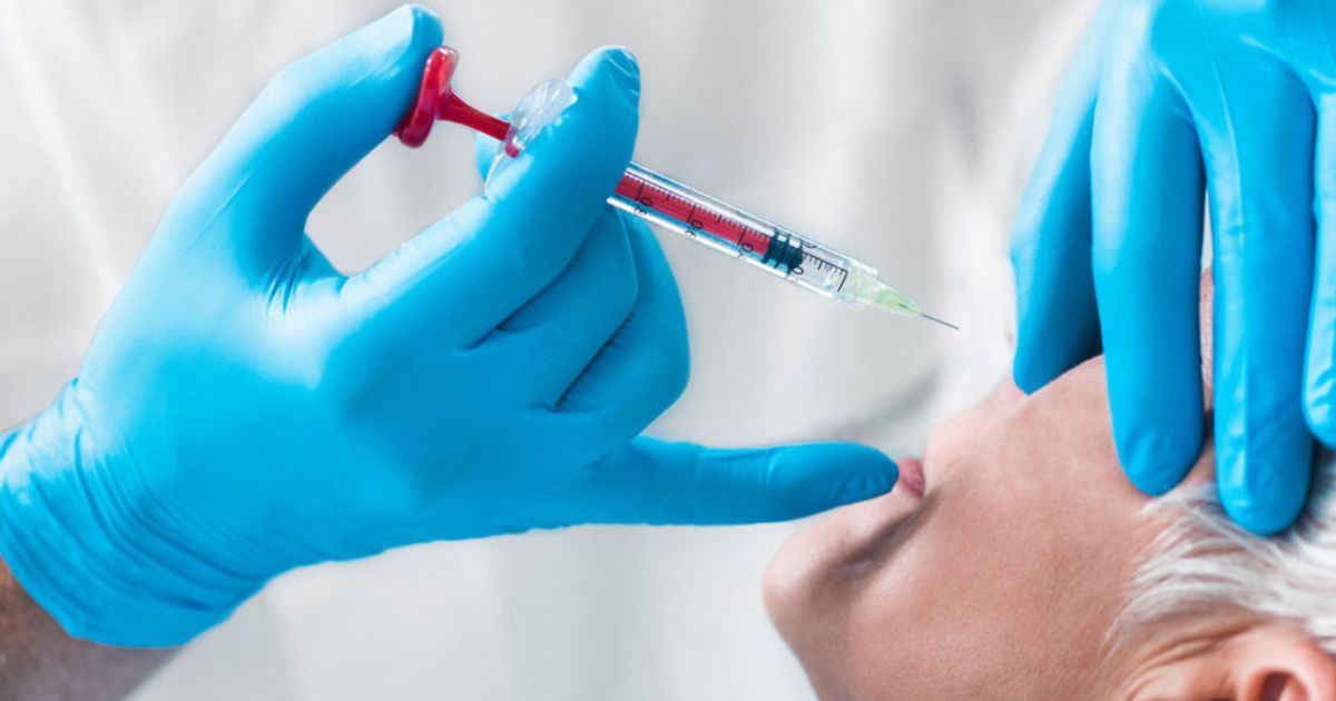 Để đẩy lùi các triệu chứng của thoái hóa, người bệnh có thể được chỉ định tiêm thuốc nội nhãn