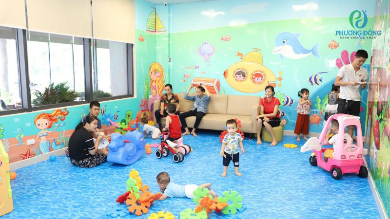 Trẻ sau uống vaccine rota cần được theo dõi tại bệnh viện 30 phút và tiếp tục quan sát tại nhà trong 1 - 2 ngày