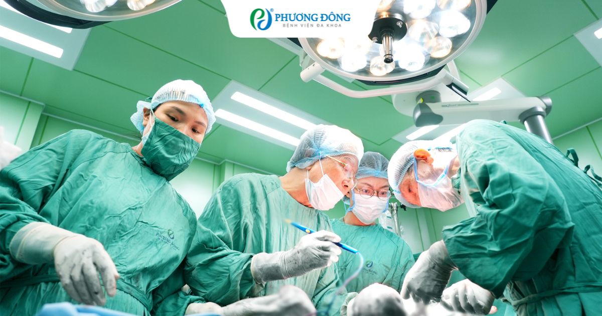 Bóc tách 9 khối u xơ tử cung nặng 2,1kg trong ca mổ đón bé trai 3,3kg chào đời