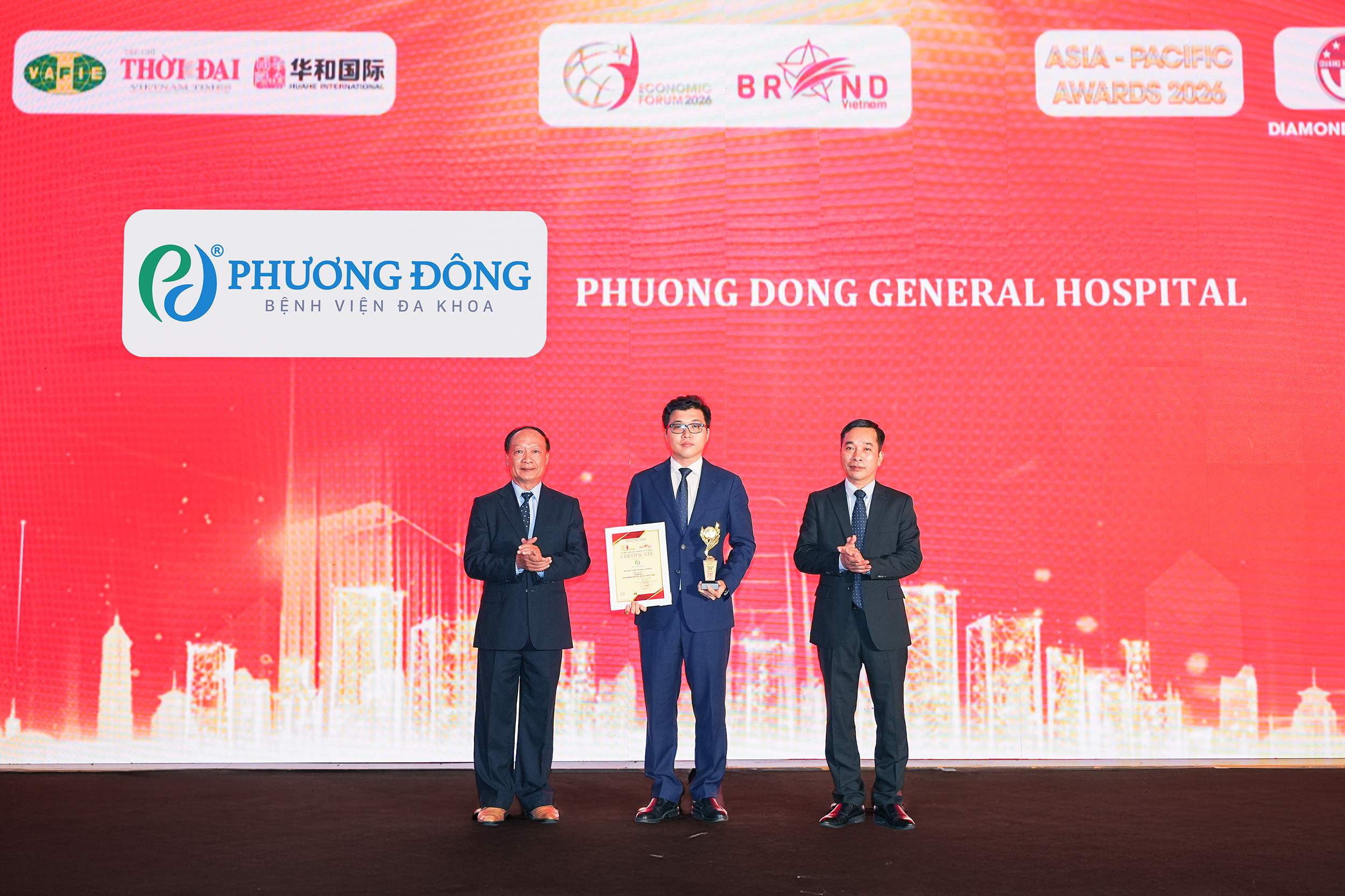Bệnh viện Phương Đông nhận 