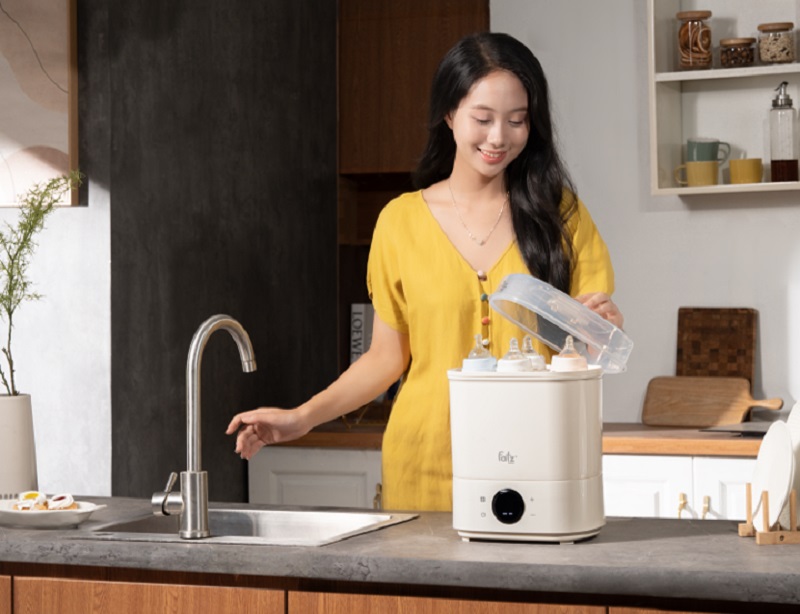 Mẹ có nên mua máy tiệt trùng bình sữa cho bé hay không?