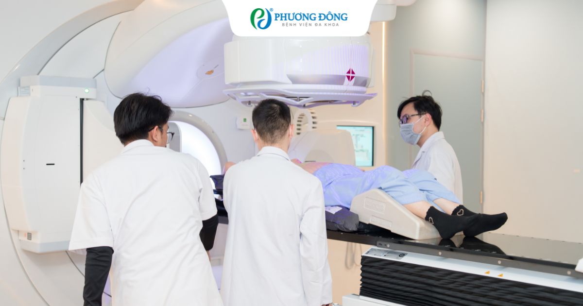 Bệnh nhân ung thư được điều trị bằng phương pháp xạ phẫu tại Bệnh viện Đa khoa Phương Đông