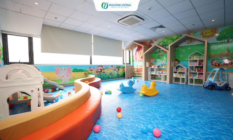 Khu vui chơi giúp trẻ giải toả tâm lý căng thẳng, lo âu trong thời gian khám và điều trị