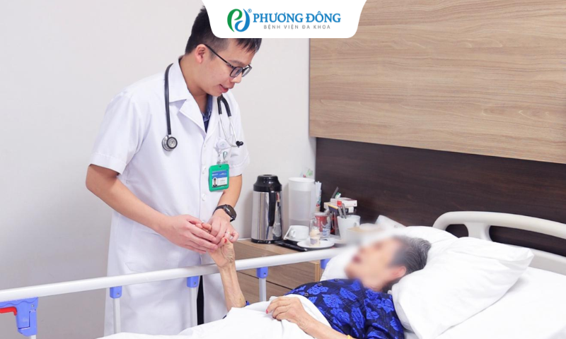 Cụ bà 89 tuổi từ suy kiệt, nằm bất động sau đột quỵ dần hồi phục