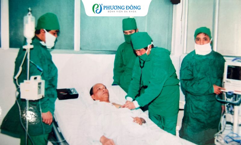 Đại tá, TTƯT.PGS.TS.BSCKII Nguyễn Trung Chính và cộng sự đã thực hiện thành công ca ghép tế bào gốc điều trị u lympho ác tính không hodgkin đầu tiên không chỉ tại Bệnh viện Trung ương Quân đội 108 mà của cả ngành y tế khu vực miền Bắc.